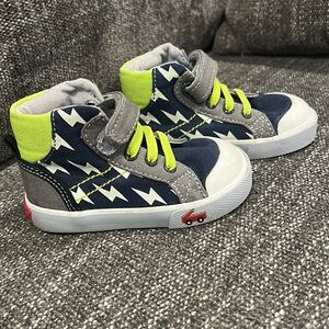 See Kai Run size 5 Boys shoes